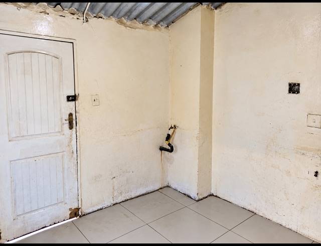 2 BEDROOM HOUSE FOR SALE IN SEBOKENG ZONE 12